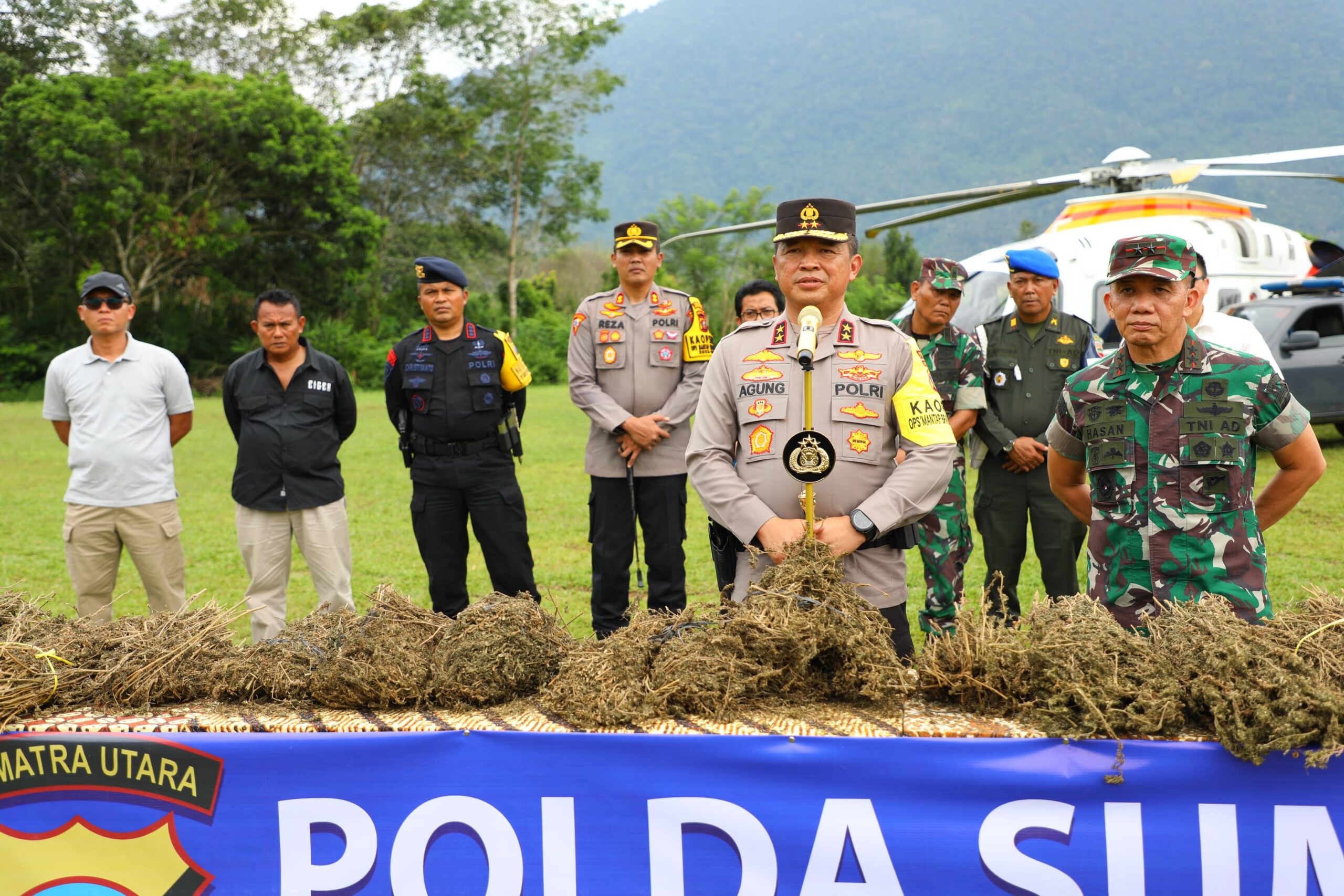 kapoldasu-dan-pangdam-i/bb-pimpin-operasi-perburuan-ladang-ganja-terluas-di-pulau-sumatera