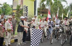 Paman Birin Melepas Rombongan Konvoi Gowes Ngontel Joeang