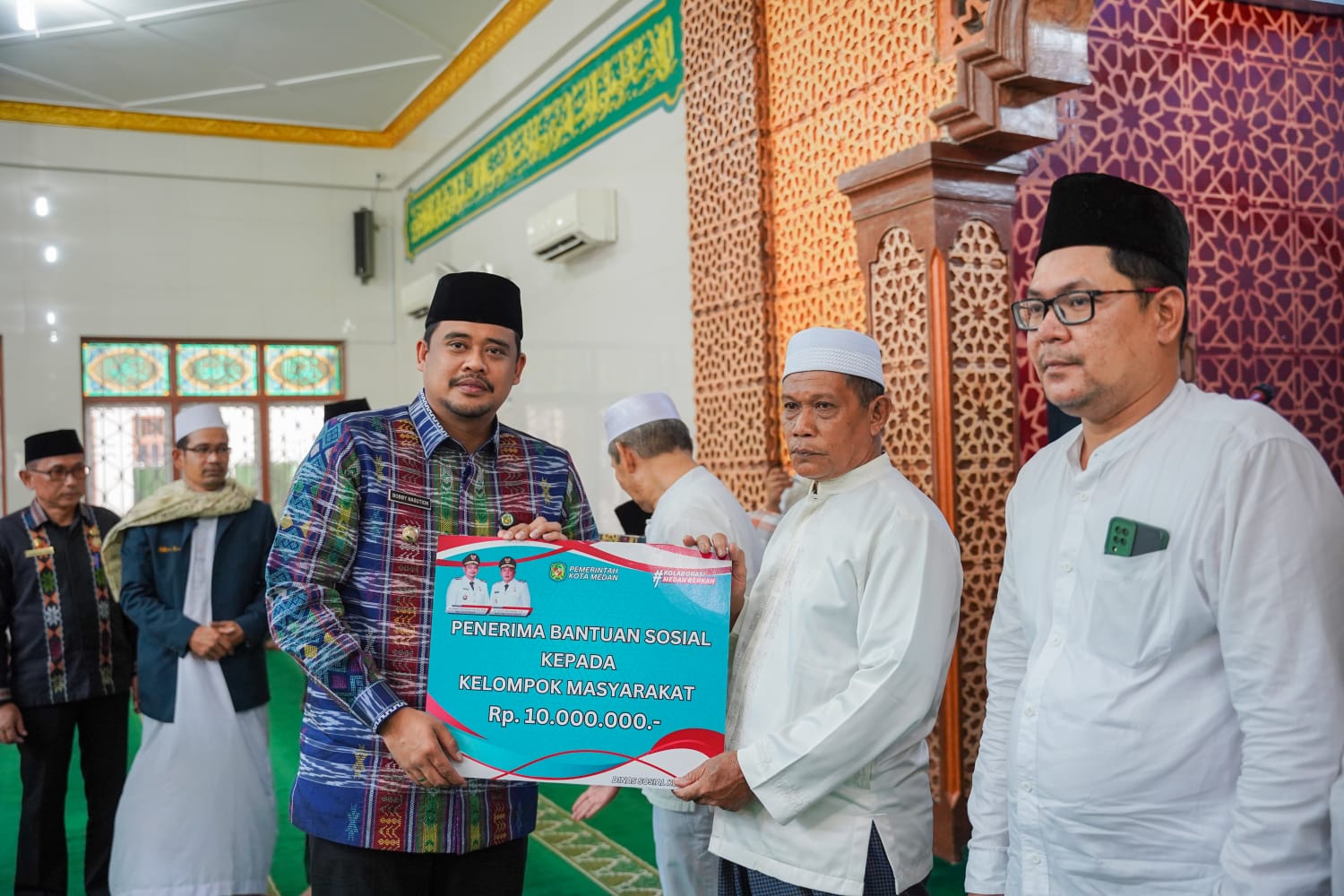 di-safari-jumat-masjid-al-falaah,-bobby-nasution-inginkan-pemilu-2024-rukun-dan-damai-di-medan