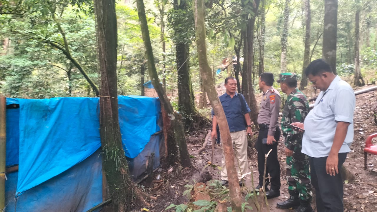 gubuk-narkoba-dan-judi-di-sepanjang-jalan-medan-berastagi-diratakan-polri-dan-tni