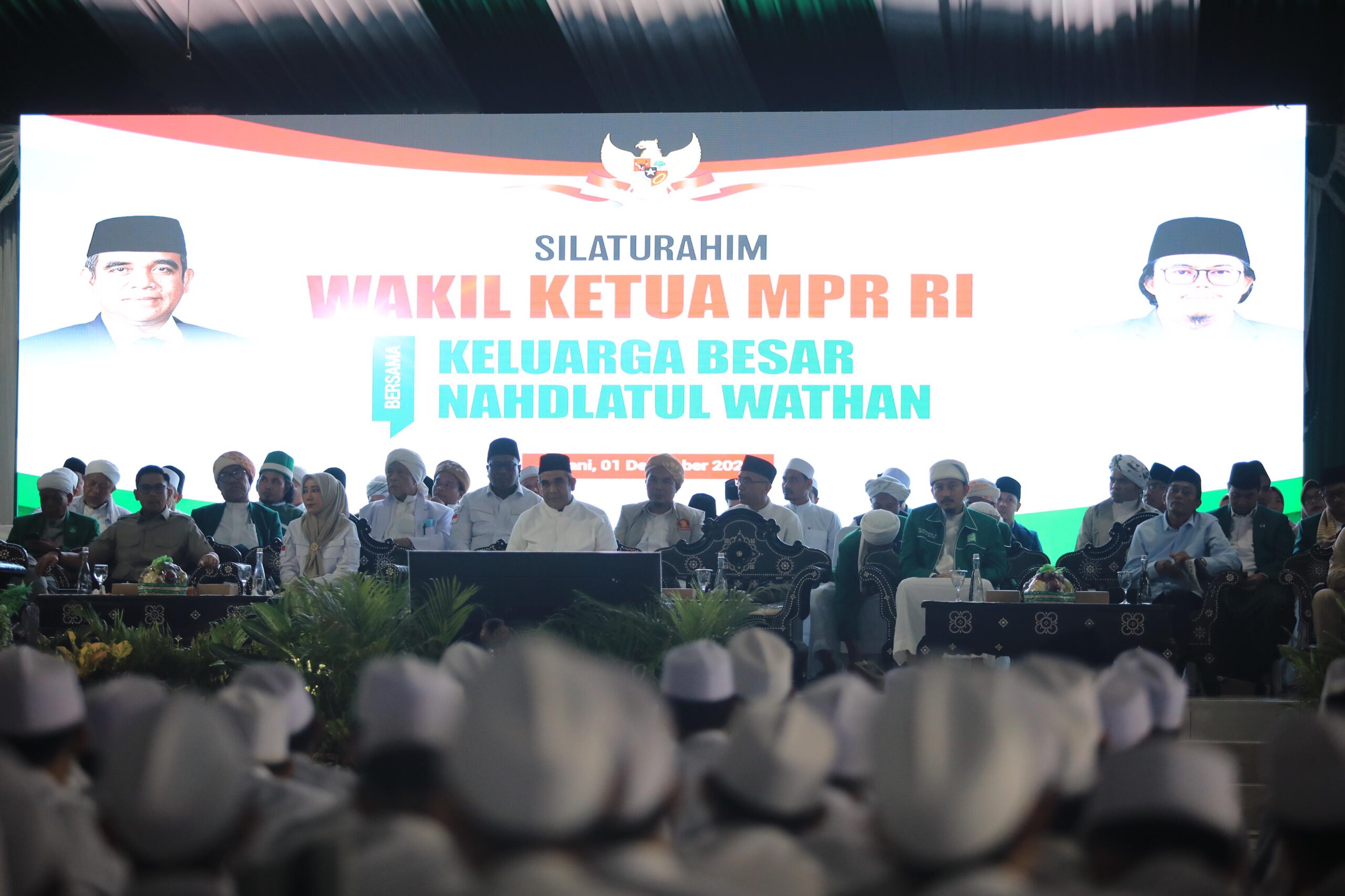 di-hadapan-ribuan-santri-nahdlatul-wathon-ntb,-muzani-paparkan-program-prioritas-prabowo