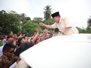 tiba-di-benteng-speelwijk,-prabowo-disambut-histeris-warga-banten-lama