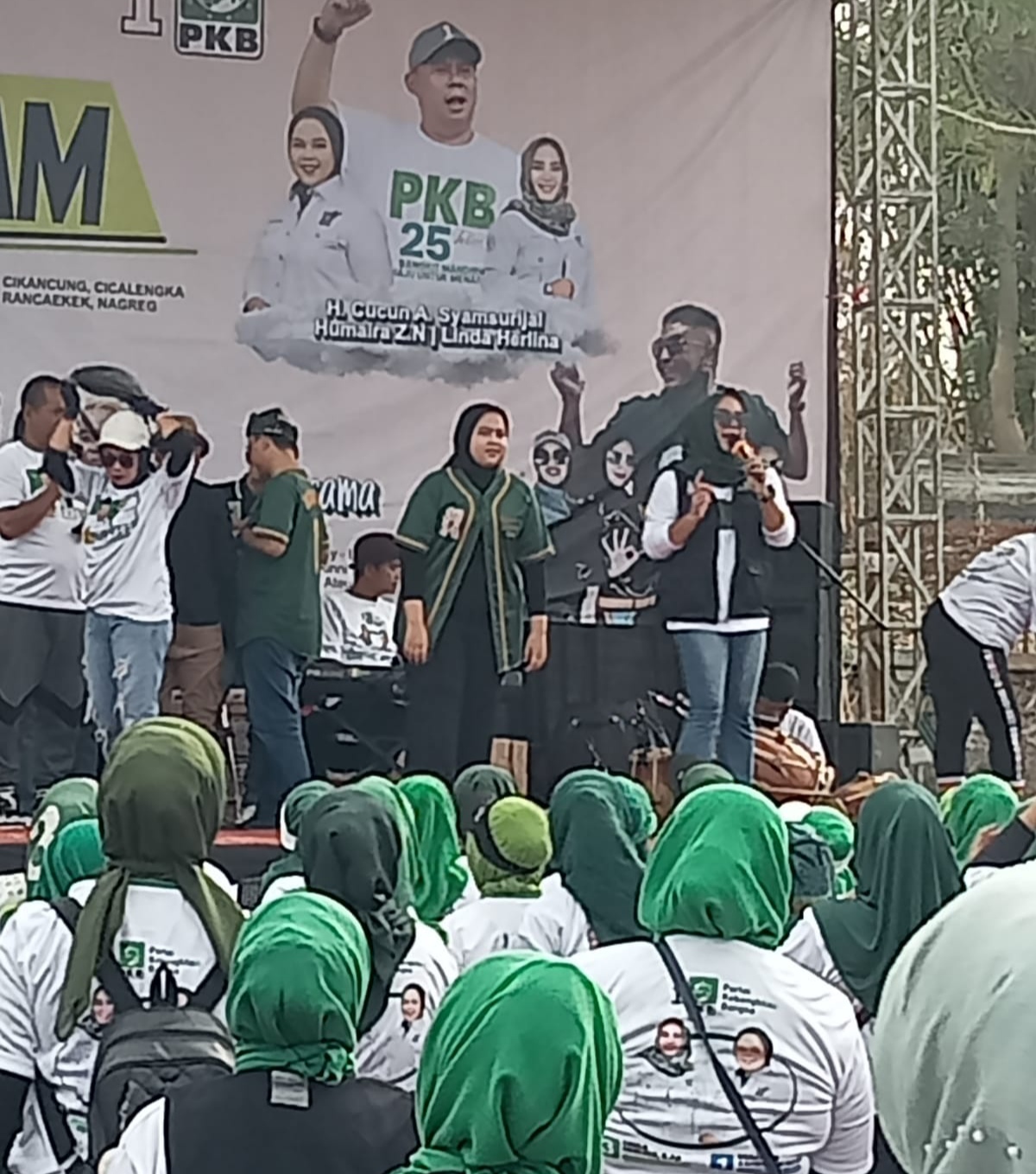 caleg-pkb-nomor-urut-3-linda-herlina-senam-bersama-masyarakat,-ajak-terapkan-perilaku-hidup-sehat