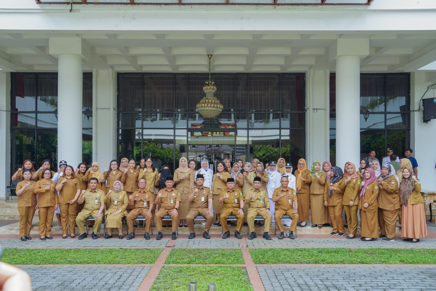 lantik-130-pejabat,-bobby-nasution:-jangan-sampai-masyarakat-tidak-kenal-camat-dan-lurah