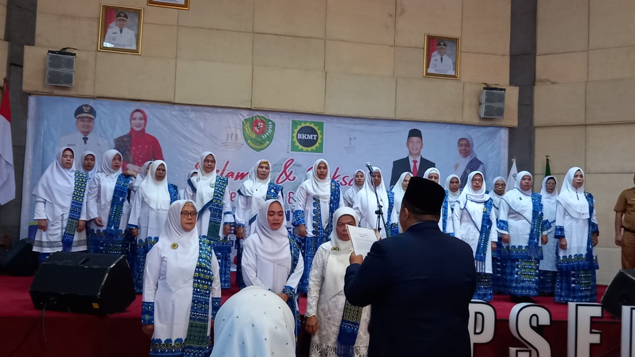 usai-kukuhkan-pengurus-bkmt-tapsel,-bupati-dolly-pasaribu-di-upa-upa