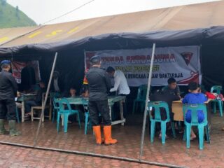 Polda Sumut Dirikan Tenda Serba Guna Bantu Anak-Anak Korban Longsor Humbahas Ujian Semester