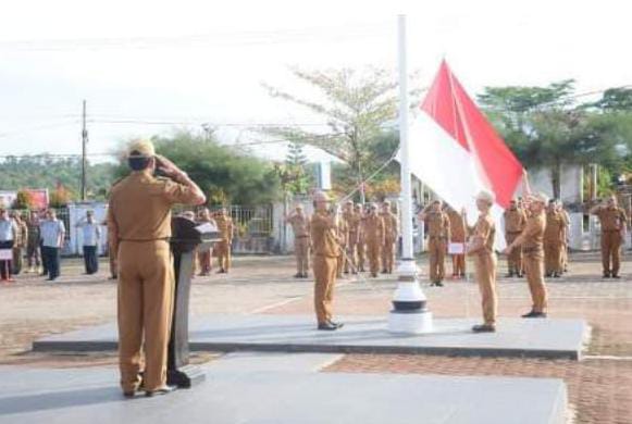 bupati-nisbar-pimpin-upacara-penaikkan-bendera