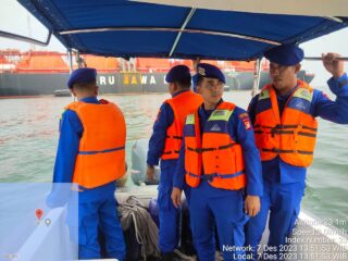 team-patroli-satpolair-polres-kepulauan-seribu-lakukan-giat-patroli-laut-dialogis-di-perairan-pulau-panggang