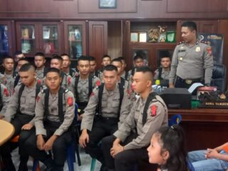 kapolsek-medan-timur-kompol-rona-tambunan-lepas-siswa-latja-spn-polda-sumut