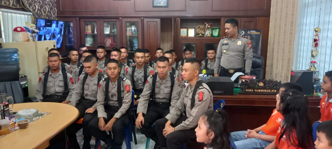 kapolsek-medan-timur-kompol-rona-tambunan-lepas-siswa-latja-spn-polda-sumut