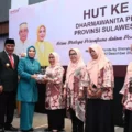 ketua-tp-pkk-sulsel-sofha-marwah-bersama-pj-gubernur-hadiri-hut-ke-24-dwp