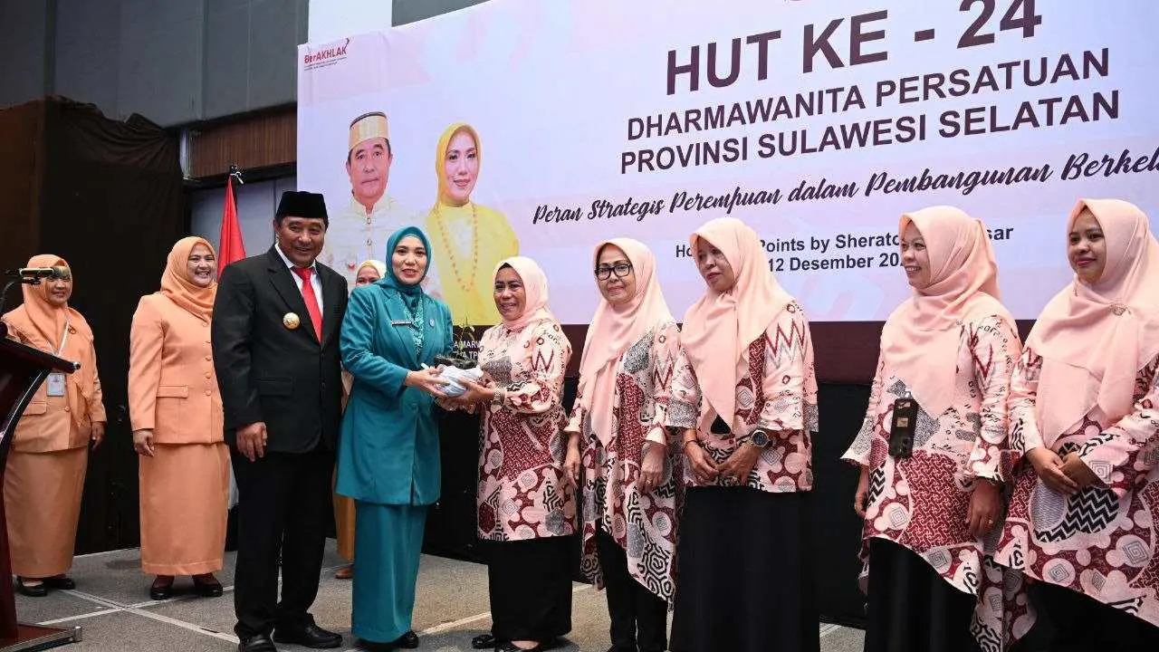 ketua-tp-pkk-sulsel-sofha-marwah-bersama-pj-gubernur-hadiri-hut-ke-24-dwp