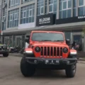 puluhan-pengguna-jeep-wrangler-silaturahmi-di-store-united-e-motor