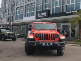 puluhan-pengguna-jeep-wrangler-silaturahmi-di-store-united-e-motor
