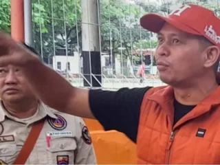 Supratman Fasilitasi Lampu PJU Komplek Kesehatan Bangkala Makassar