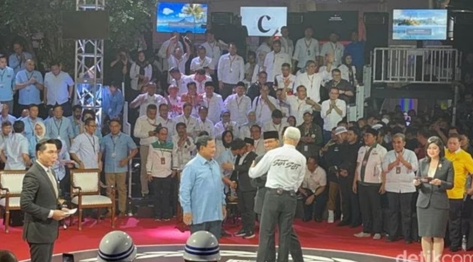 prabowo-sentil-ganjar-terkait-kartu-tani-yang-bikin-petani-jateng-sulit-dapat-pupuk-subsidi