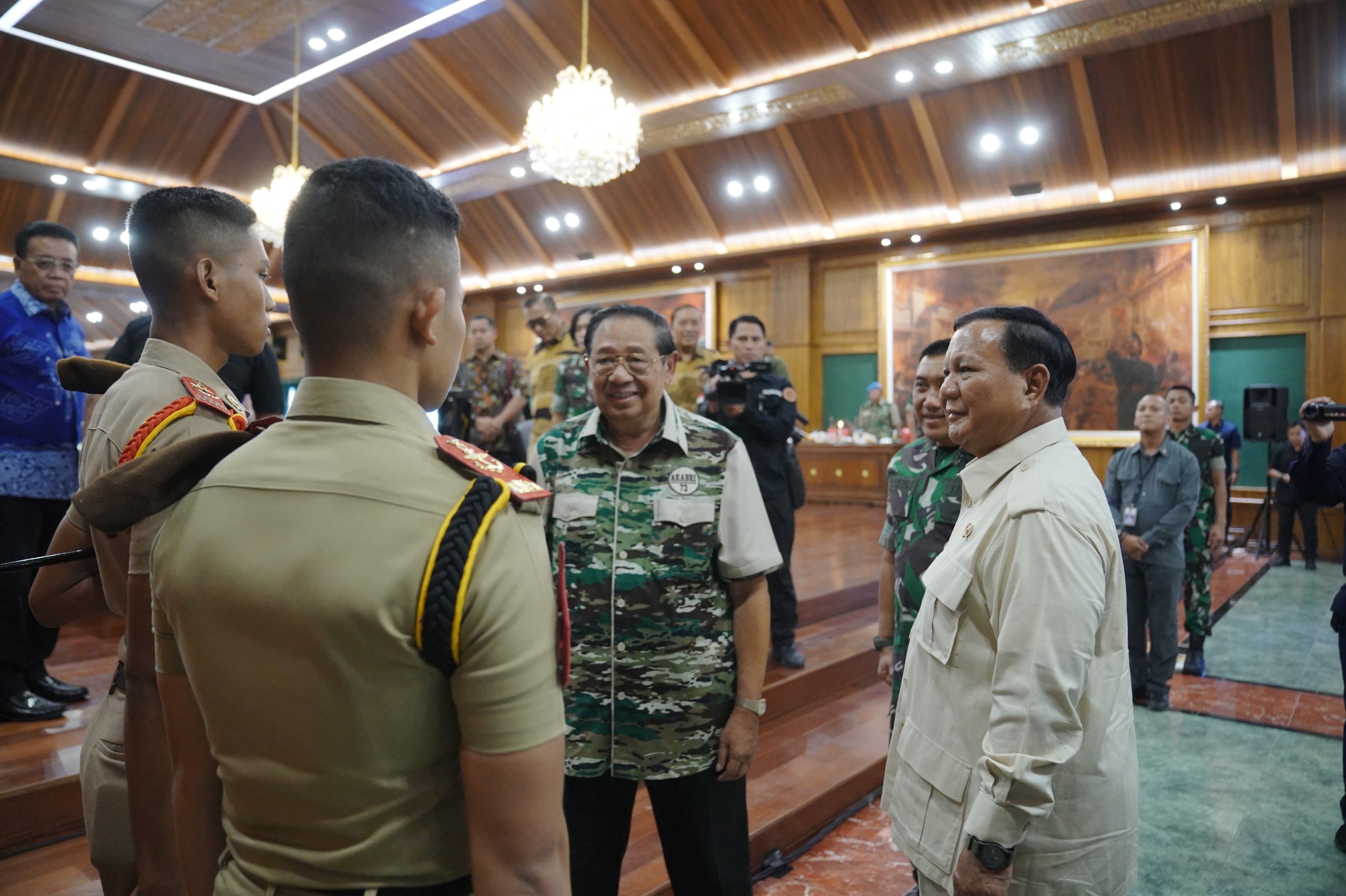 nostalgia-di-almamater,-prabowo-hadiri-reuni-akbar-akabri-1970-1973-bareng-sby