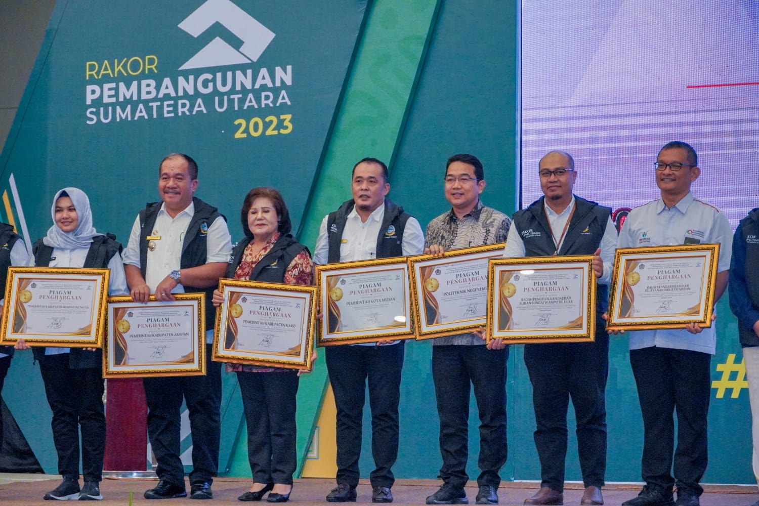 pemko-medan-raih-penghargaan-sebagai-pemerintah-daerah-dengan-implementasi-kkpd-terbaik-2023