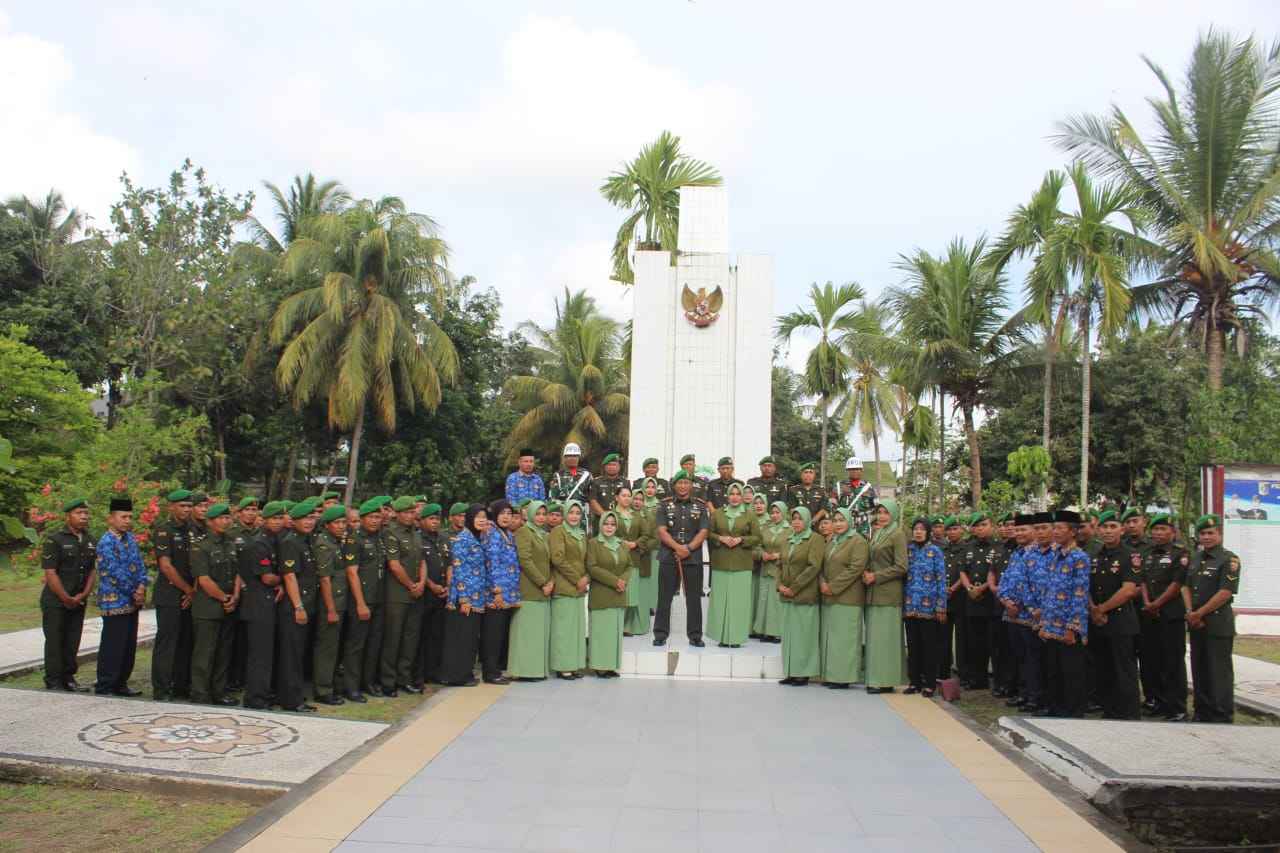 dandim-1615/lotim-:-“hari-juang-tni-ad-simbol-kemanunggalan-tni-dengan-rakyat”