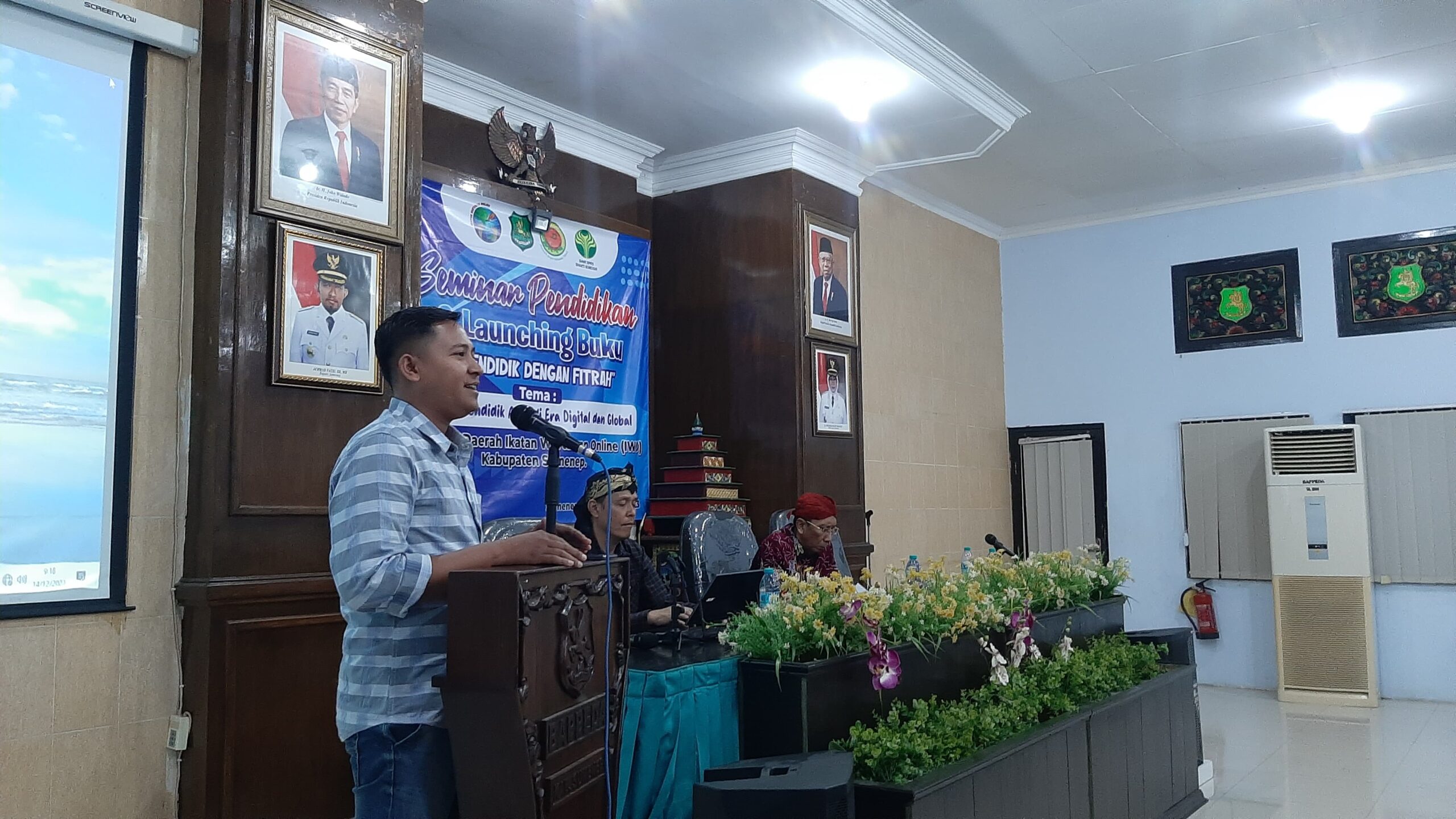 ikatan-wartawan-online-sumenep-gelar-seminar-pendidikan-dan-launching-buku