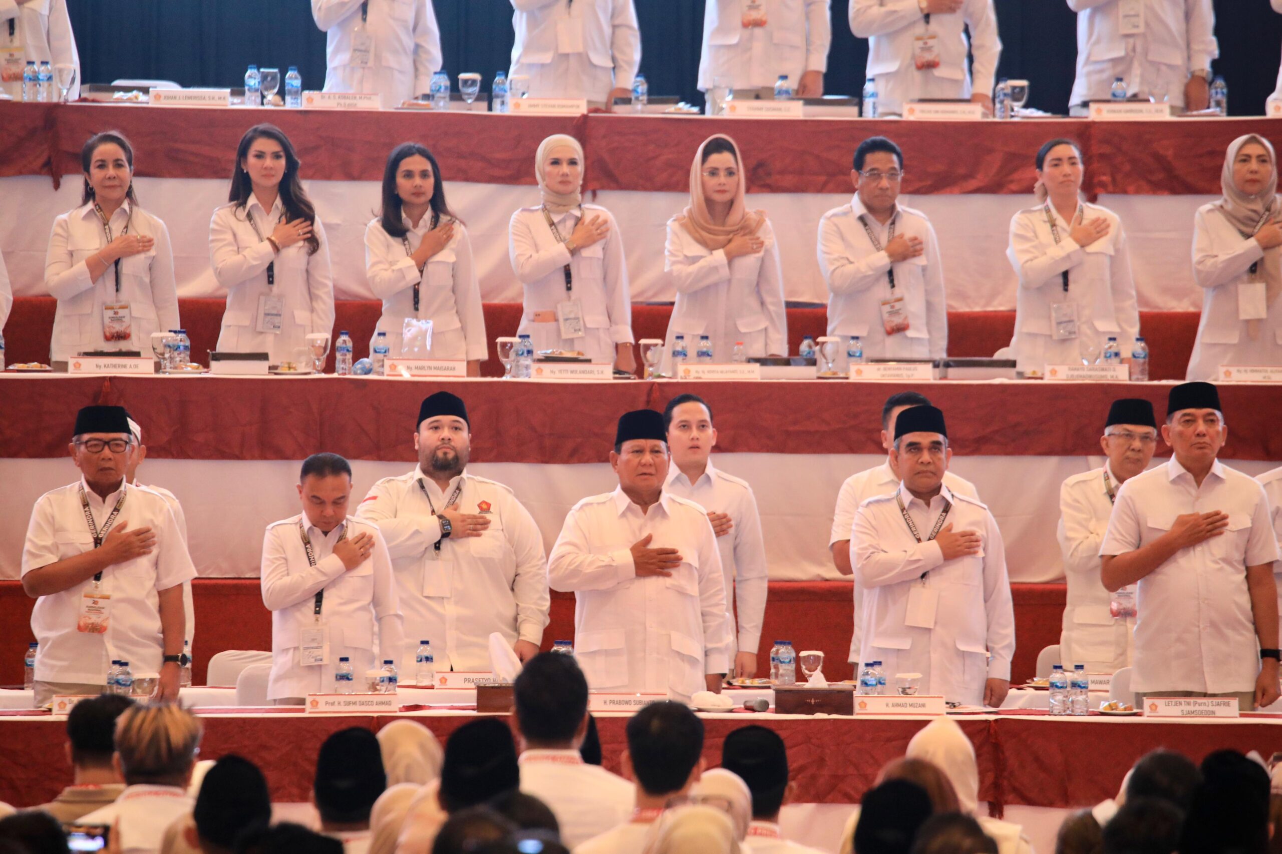 prabowo-ke-kader-gerindra:-jangan-cepat-gembira,-jangan-lelah