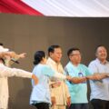 momen-rini-soemarno-dan-prabowo-nyanyi-bareng-‘rumah-kita’