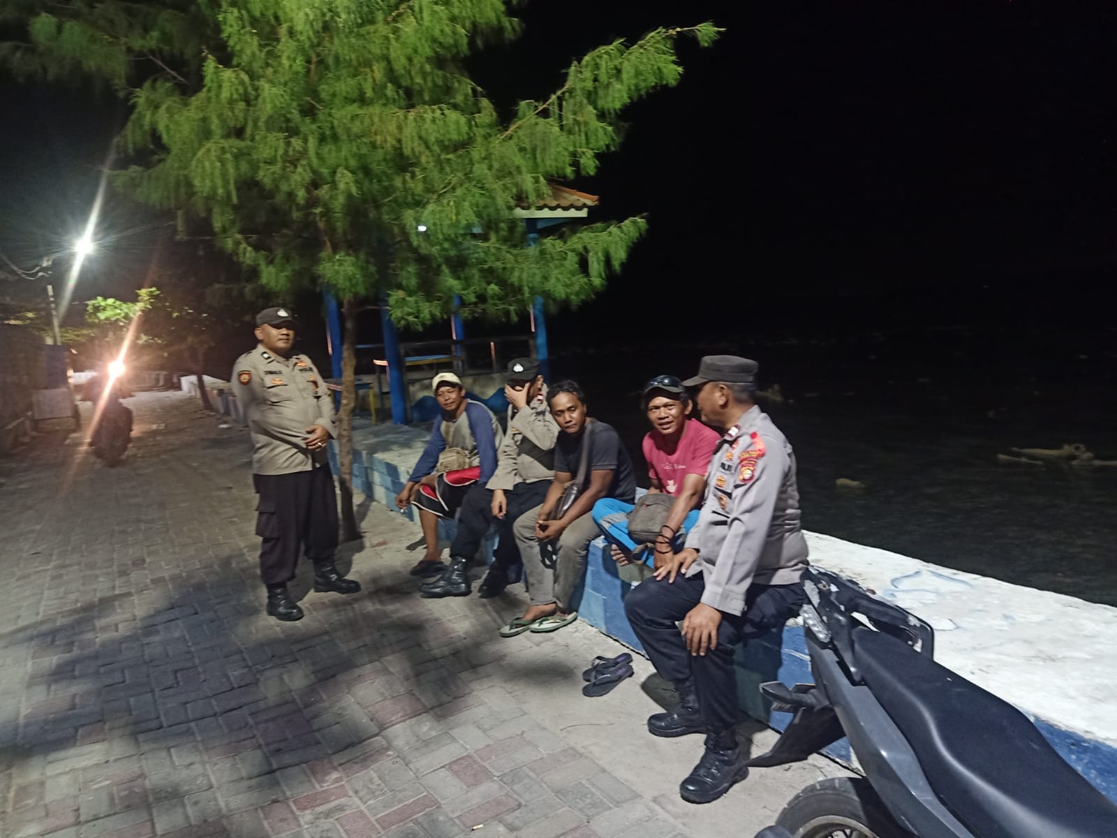 polsek-kepulauan-seribu-utara-giat-patroli-malam-dialogis-di-pulau-pramuka