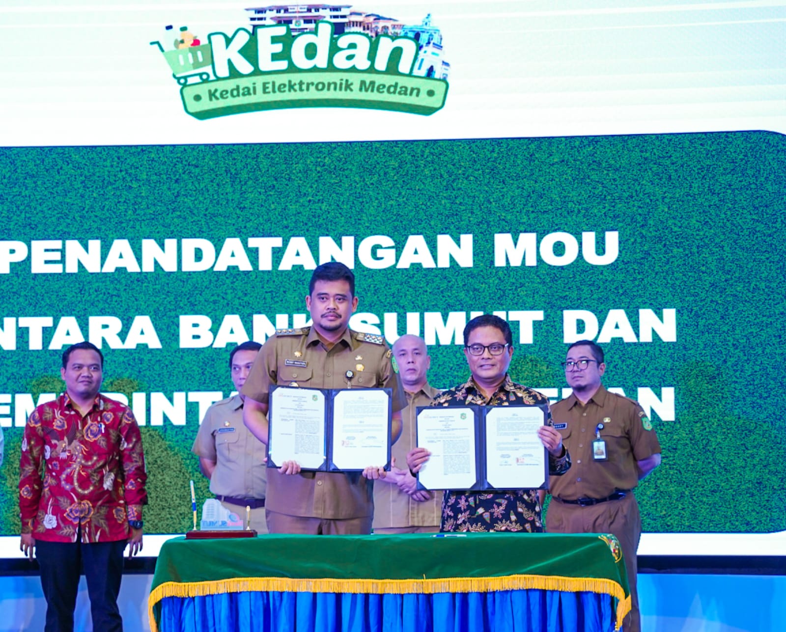 bantu-masyarakat-selama-ini,-bobby-nasution-berikan-csr-award-2023-kepada-6-perusahaan