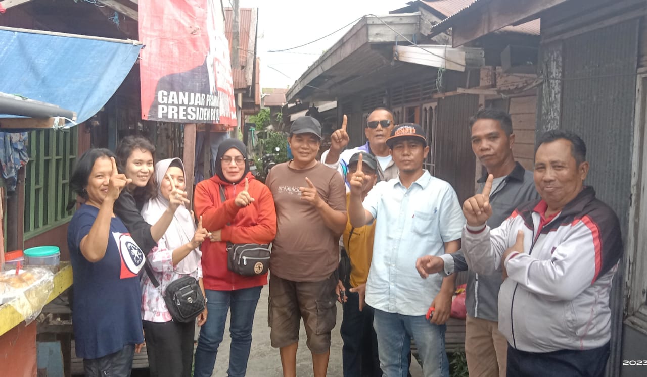 calon-anggota-dprd-dari-partai-haruna-sumbangi-warga-di-jalan-melati-kel.selat-tengah