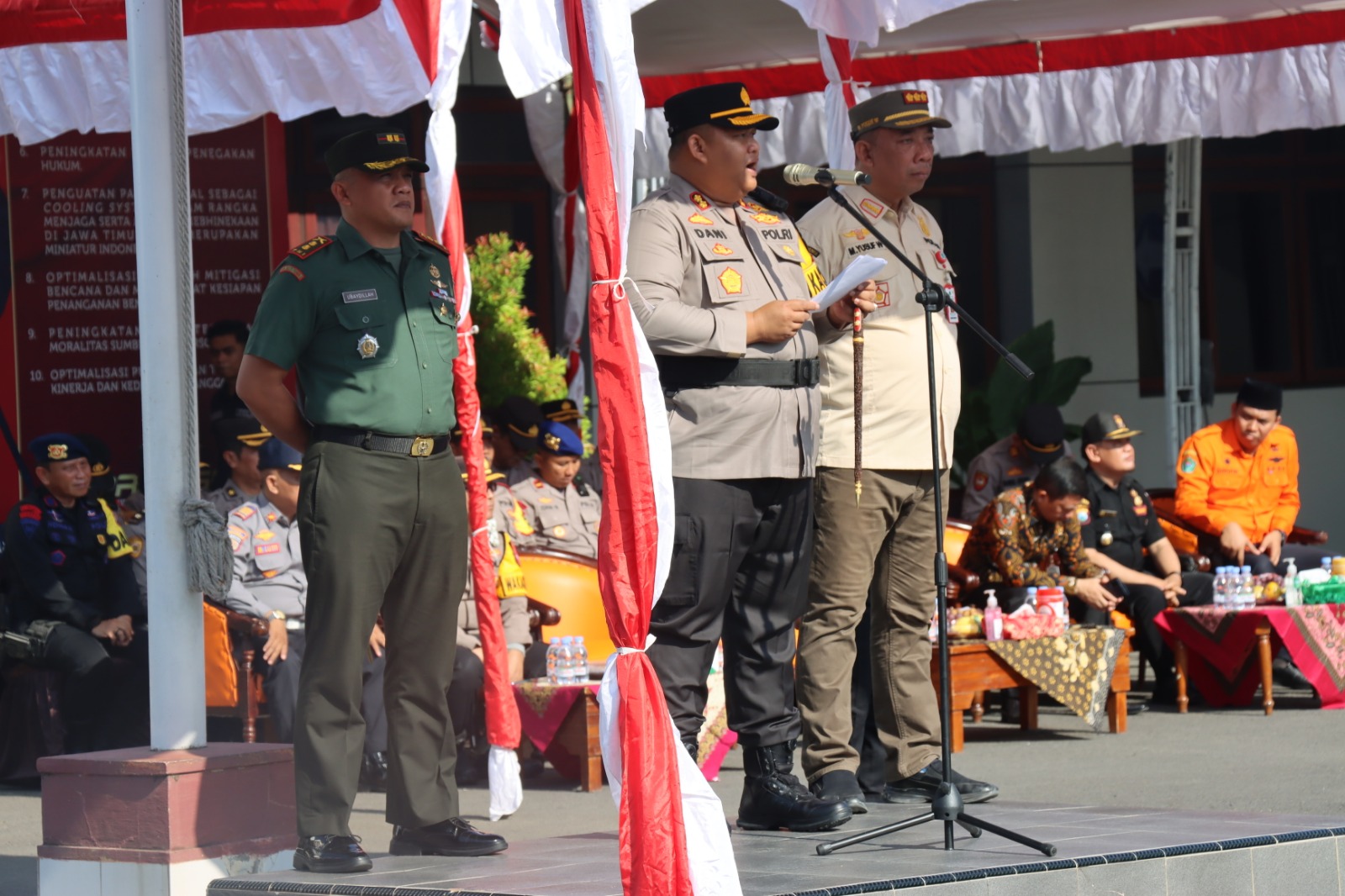 pastikan-nataru-kondusif,-kapolres-pamekasan-pimpin-apel-gelar-pasukan-ops-lilin-semeru-2023