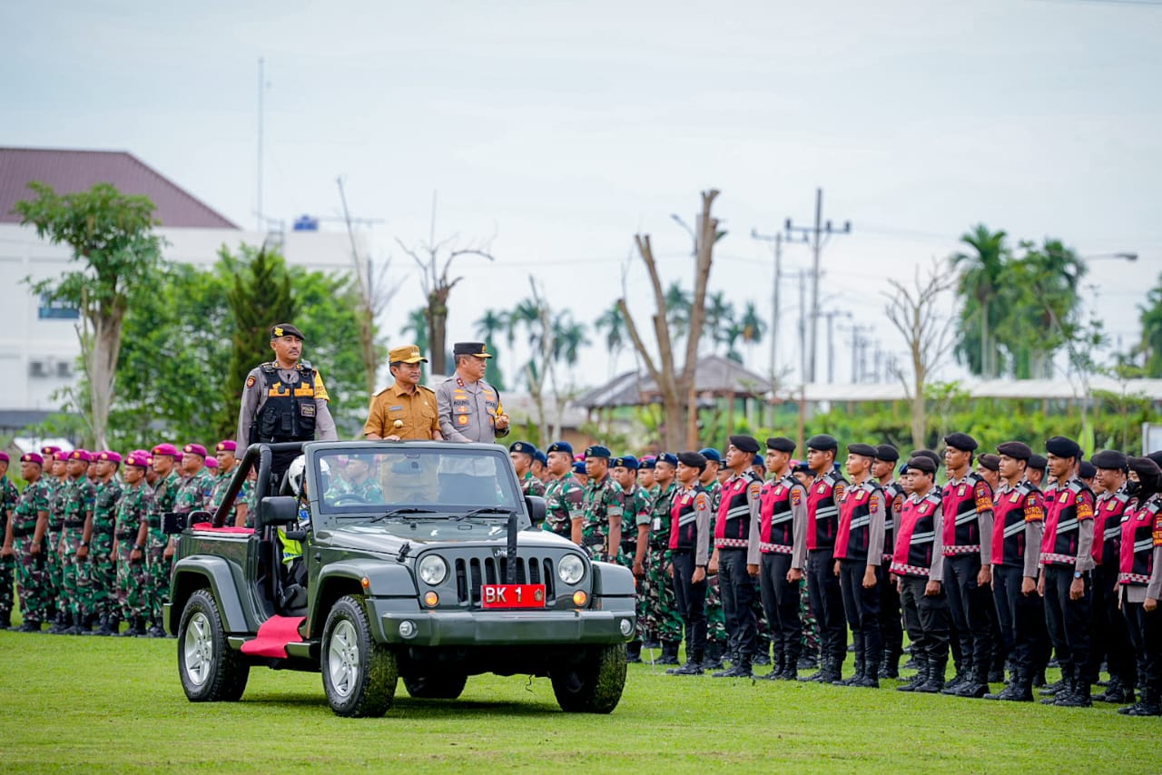 kapolda-sumut-pimpin-apel-gelar-pasukan-operasi-lilin-toba-2023:-pastikan-nataru-kondusif