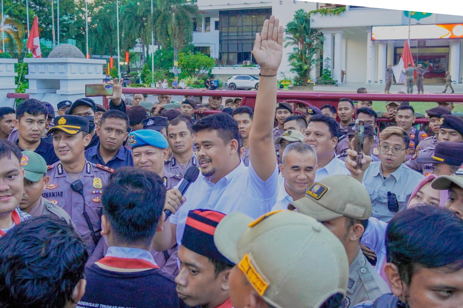 bobby-nasution-ajak-dialog-massa-gmni,-jawab-dan-jelaskan-semua-tuntutan-yang-disampaikan