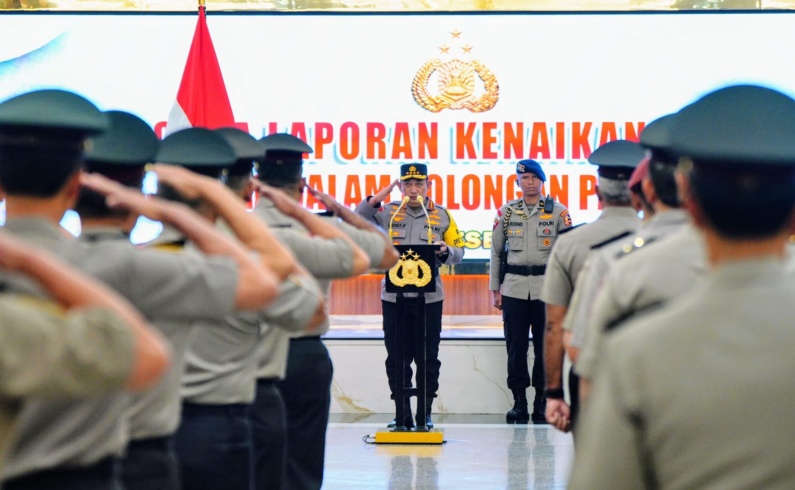 kapolri-naikkan-pangkat-45-pati-polri,-ada-satu-polwan-jadi-jenderal