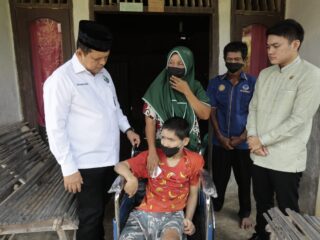 di-bawah-kaki-gunung-leuser,-sang-pejuang-duafa-bantu-penyandang-disabilitas