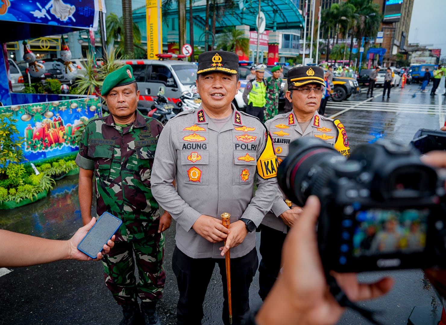 berikan-keamanan-dan-kenyamanan-perayaan-ibadah-natal-9.898-gereja-dijaga-ketat-polisi