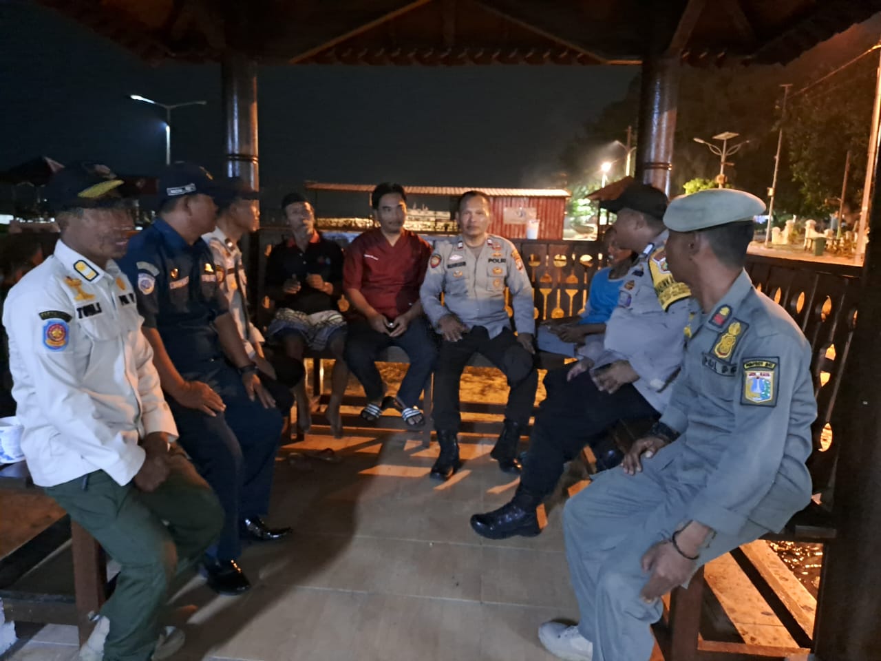 polsek-kepulauan-seribu-utara-rutin-gelar-patroli-malam-dialogis-di-pulau-panggang