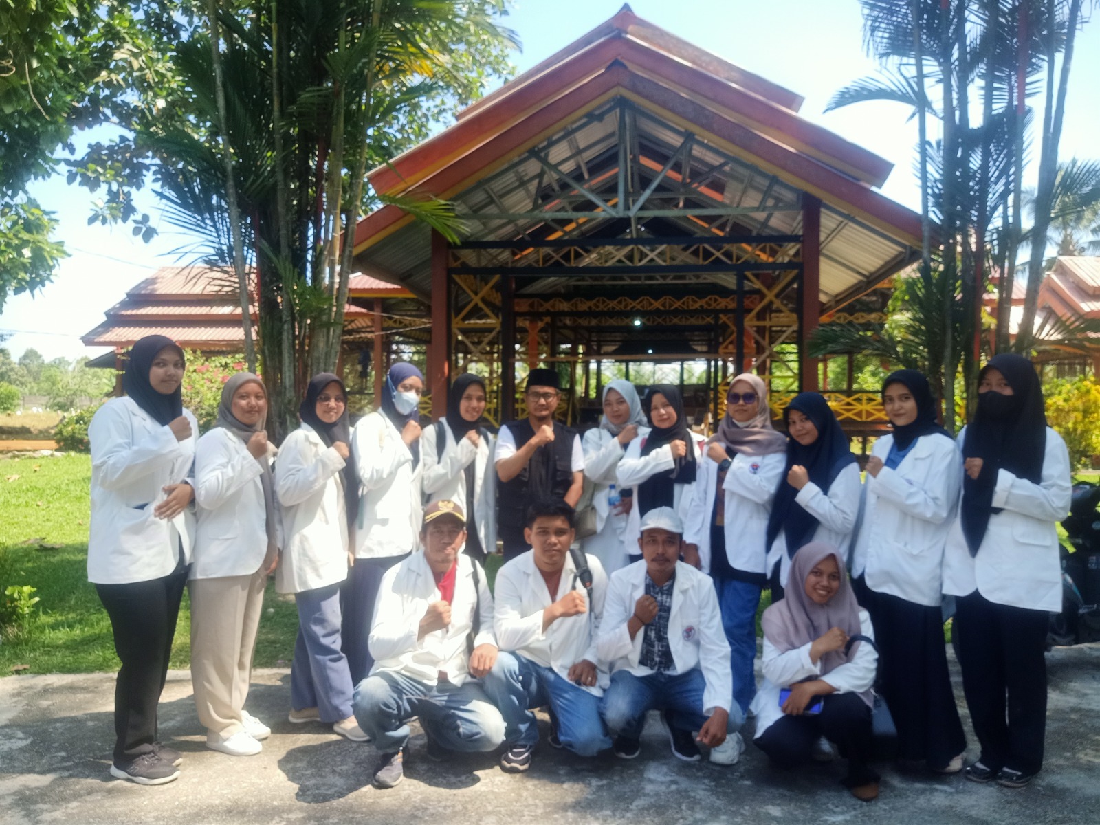 mahasiswa-fisip-unanda-palopo-study-wisata-ke-kompleks-makam-datuk-pattimang