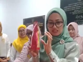 Keripik Labu Milik PIK-R Generik SMAN 4 Luwu Utara Laris Manis di Puncak Peringatan Hari Ibu