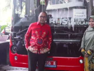 Komitmen Makassar Kota Low Carbon, Danny Pomanto Launching Bus Sekolah Listrik