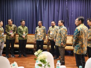 acara-natal-di-surabaya,-menkominfo-budi-dan-menag-yaqut-kompak-sebut-prabowo-sahabat