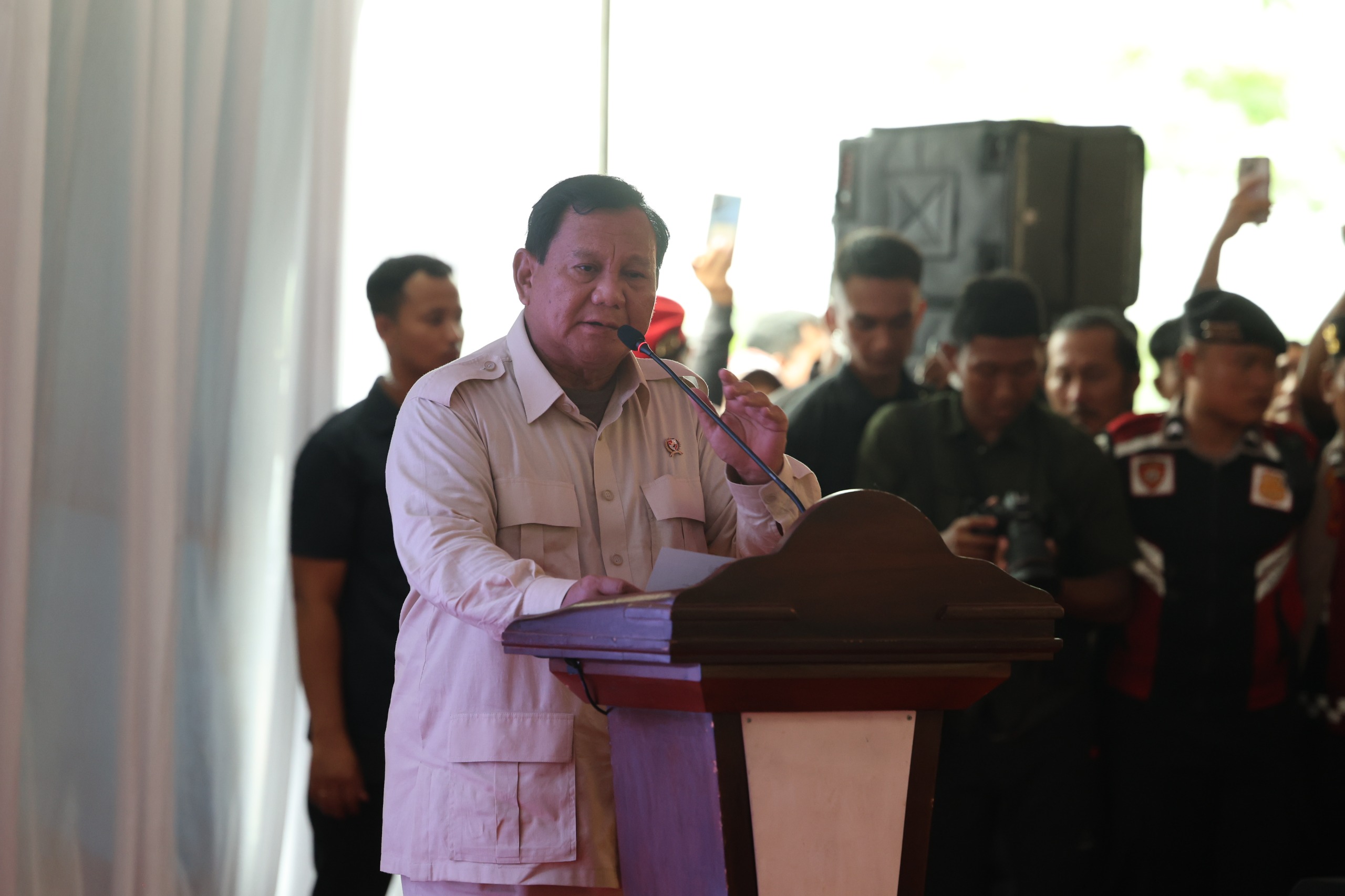 prabowo-tugaskan-unhan-ri-kaji-solusi-rumah-warga-yang-terdampak-naiknya-air-laut