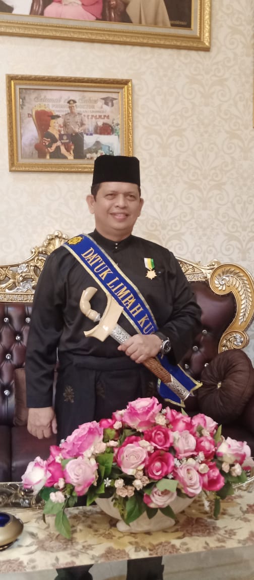 sang-pejuang-duafa-h-ikhwan-lubis-mendapat-gelar-datuk-limpah-kurnia-payung-negeri