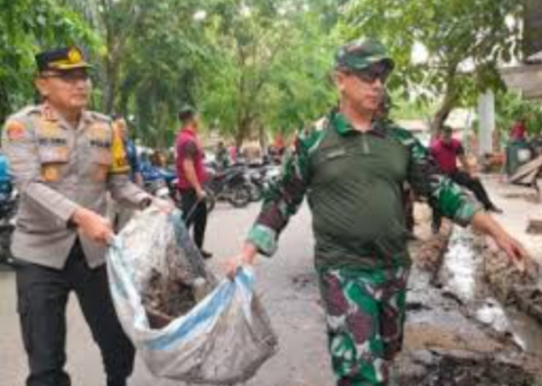 Kapolres Bangka Barat Hadiri Kegiatan Karya Bhakti Kodim 0431/Babar dalam rangka HUT Kodam II/SRIWIJAYA KE-78