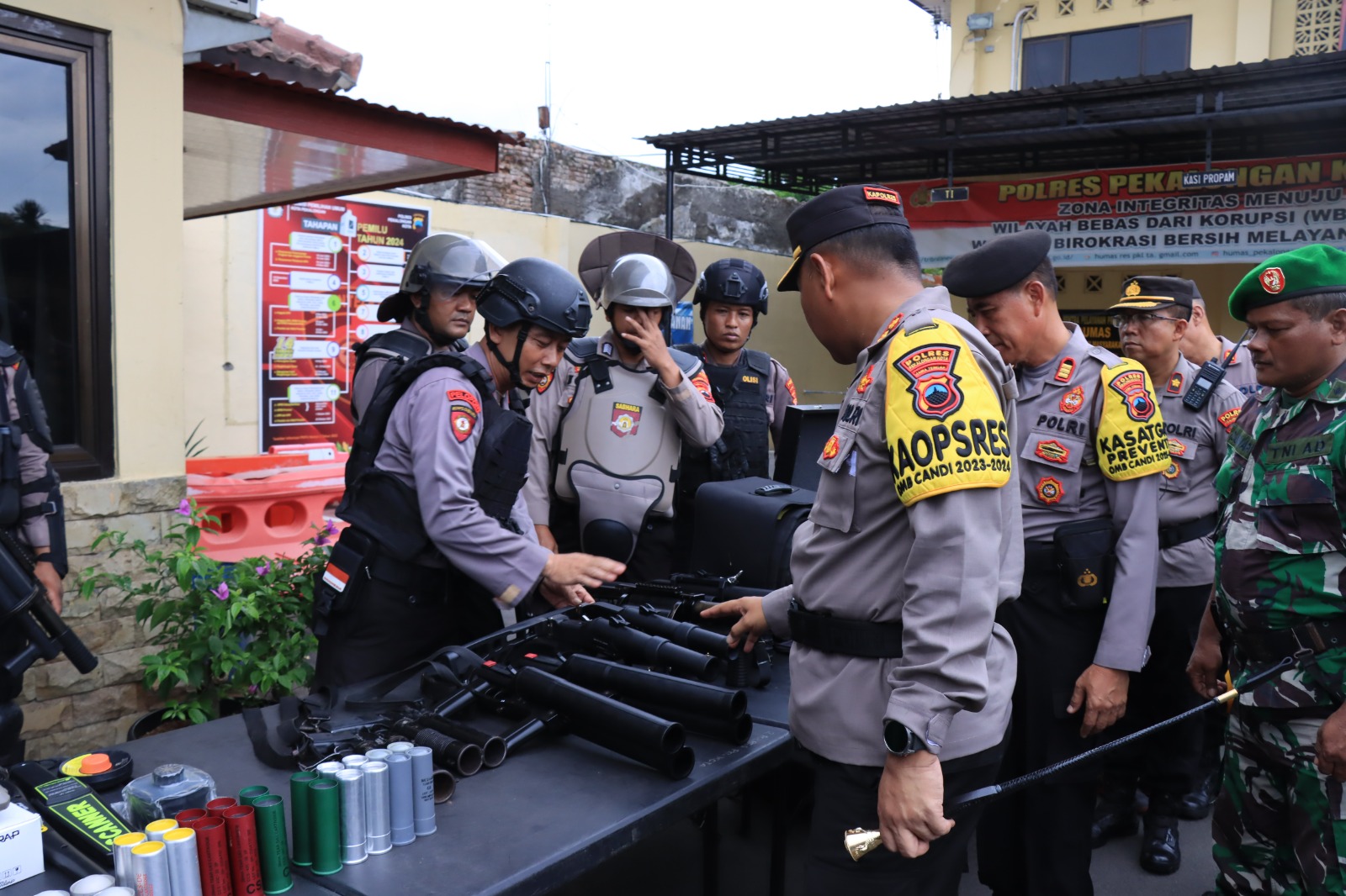 amankan-malam-pergantian-tahun-di-kota-pekalongan,-ratusan-personel-gabungan-dikerahkan