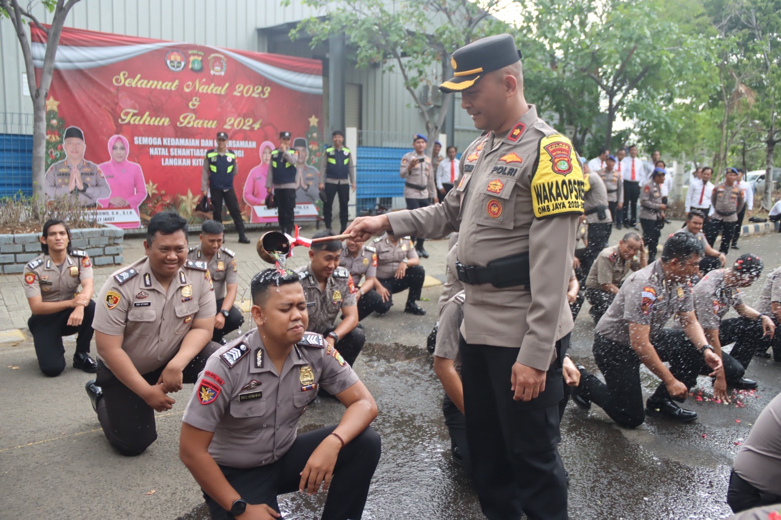 kapolres-kepulauan-memimpin-upacara-kenaikan-pangkat-personel-polres-kepulauan-seribu