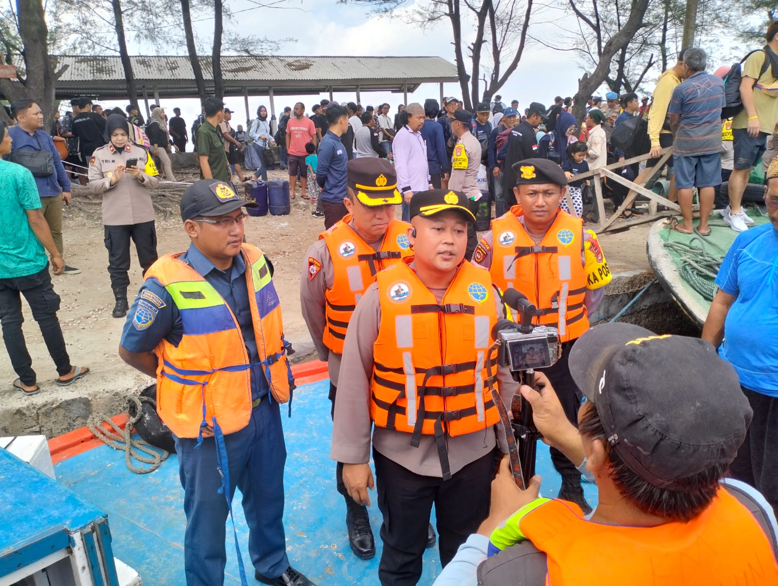 operasi-kepolisian-lilin-jaya-2023-polres-kepulauan-seribu-sukses-amankan-malam-tahun-baru-2024