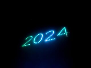 drone-light-sambut-malam-pergantian-tahun-pukau-ribuan-warga,-bobby-nasution:-semua-selesai-di-2024