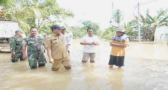 usai-pimpin-rapat-evaluasi-penanganan-banjir,-bupati-tinjau-lansung-ke-lokasih-selasa,-02/01/2024-|-19:58