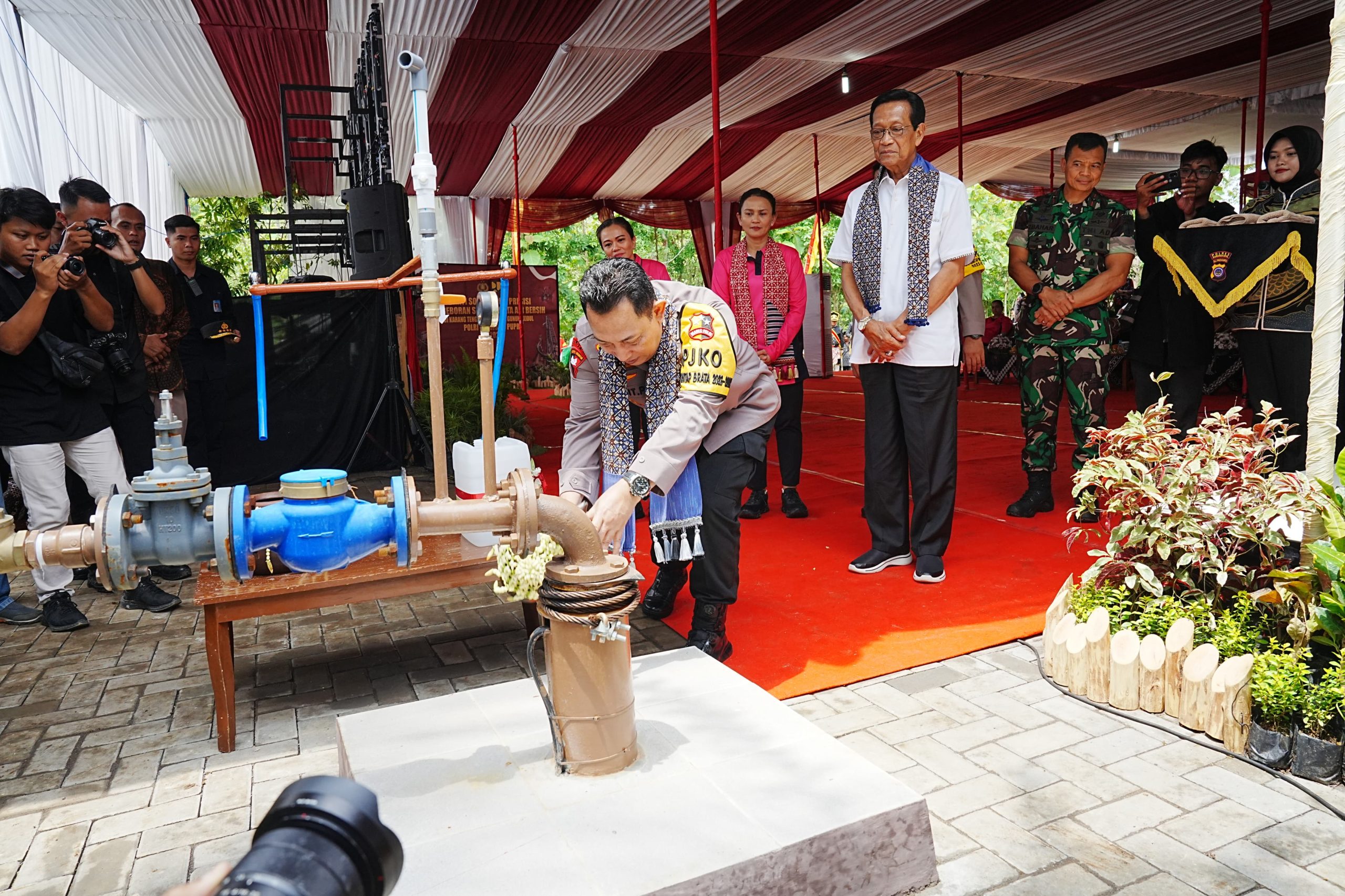 resmikan-sumur-bor-di-yogyakarta,-kapolri:-kita-harapkan-bermanfaat-untuk-masyarakat