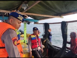 Team Patroli Satpolair Polres Kepulauan Seribu Menggelar Giat Patroli Laut Dialogis di Pulau Pramuka